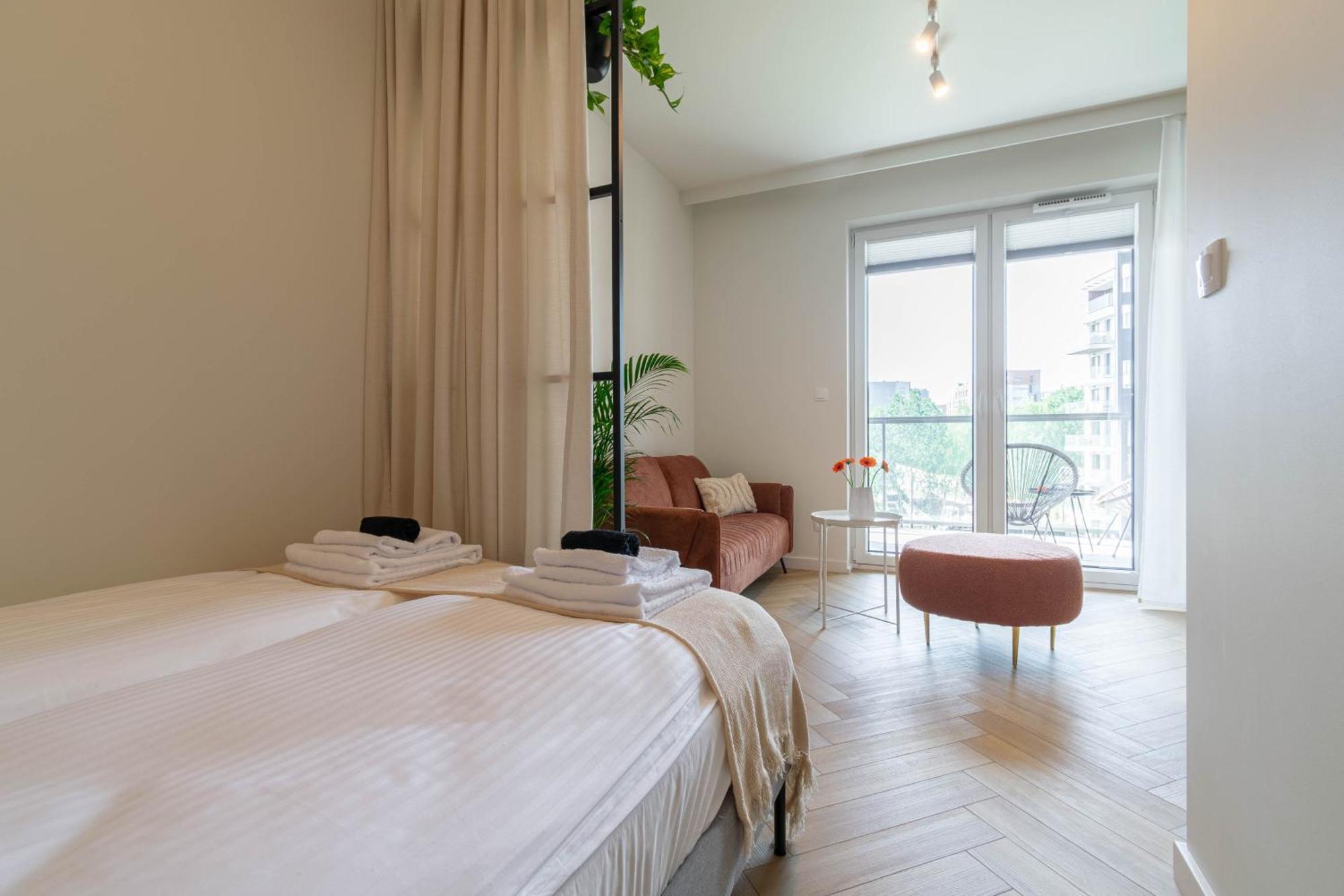 カトヴィツェGood Mood Francuska Retreat - Free Parking - Self Check-Inアパートメント エクステリア 写真