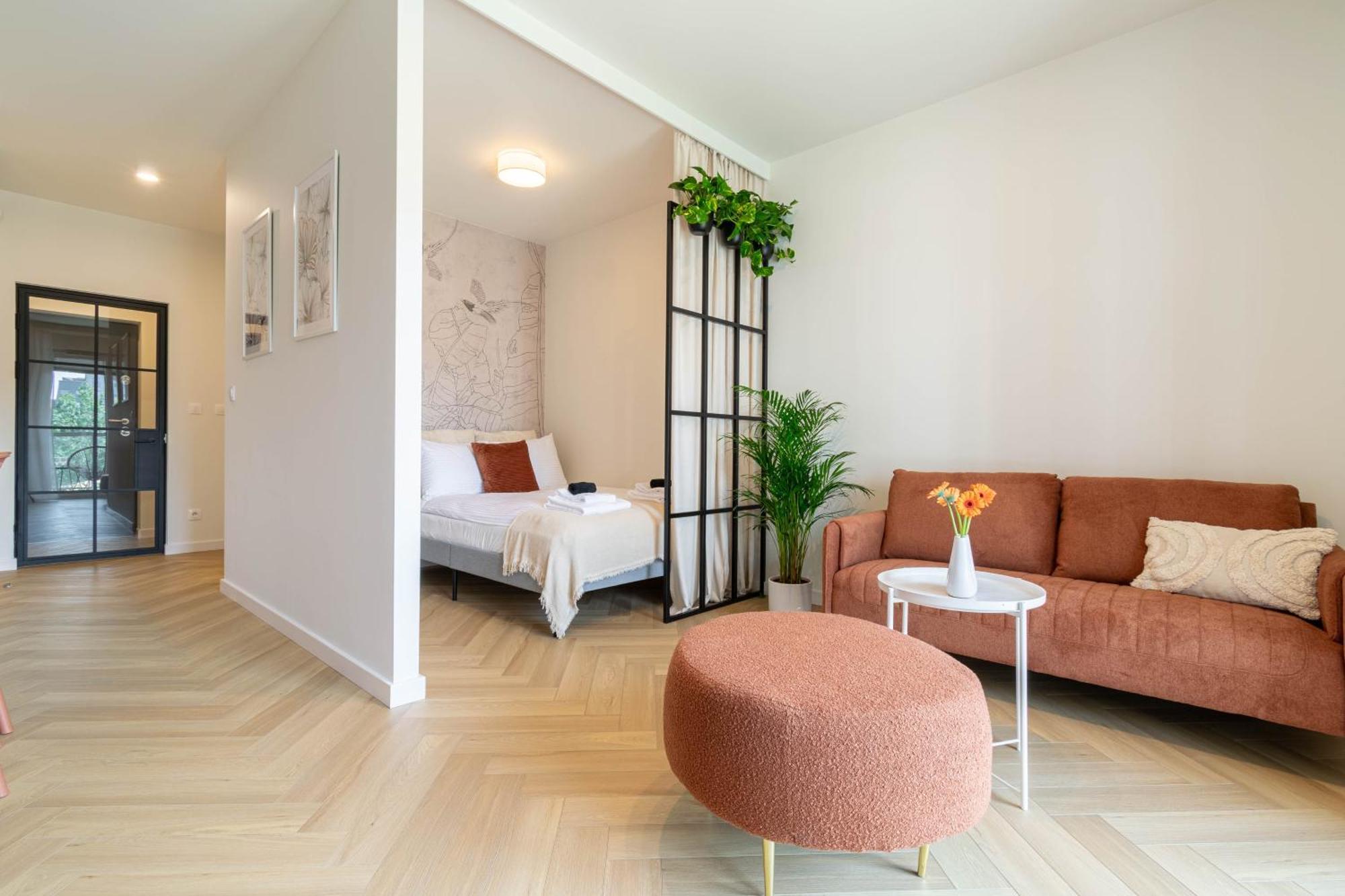 カトヴィツェGood Mood Francuska Retreat - Free Parking - Self Check-Inアパートメント エクステリア 写真